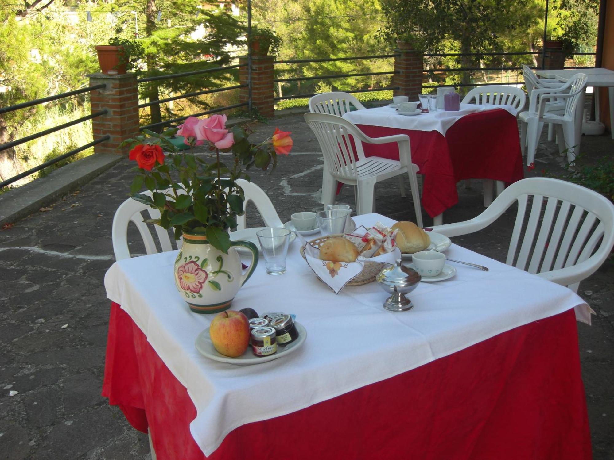 Hotel Il Poggetto Кастелліна-Мариттіма Екстер'єр фото